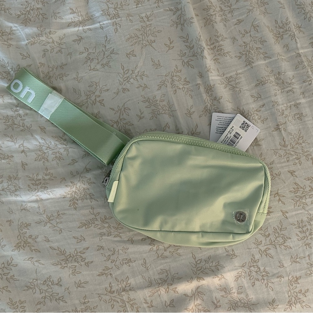 lululemon crossbody bag